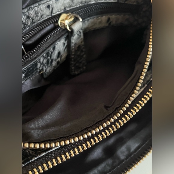 Bebe Lottie Black Snake Print Textured Fx Leather Double Zip Entry Clutch - Picture 6 of 15